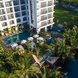 Deluxe Double or Twin Room Pool View